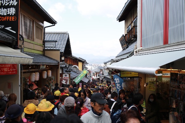 記事画像 「.オーバーツーリズムに関する日本の問題点と対策方法を解説！」