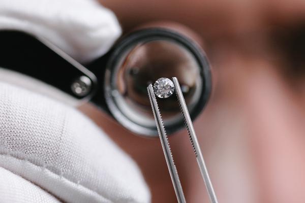 記事画像 「.人工ダイヤという新しいラグジュアリー──ダイヤの歴史とサステナビリティから考える」