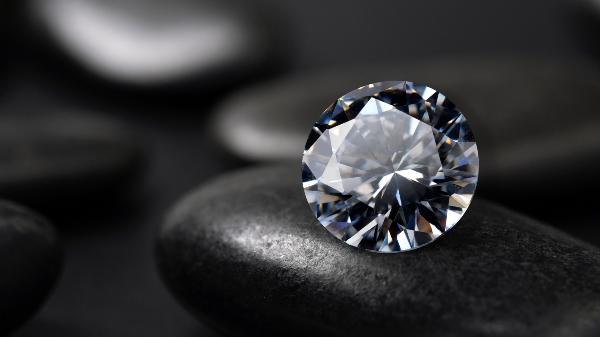 記事画像 「.ダイヤモンドとハイブランドジュエリー──メゾンが永遠を設計してきた理由」