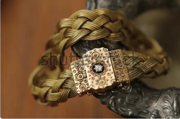 記事画像 「.ダイヤモンドが照らす、懐かしい未来：ハイブランドが競演するアンティーク調ジュエリーの物語」