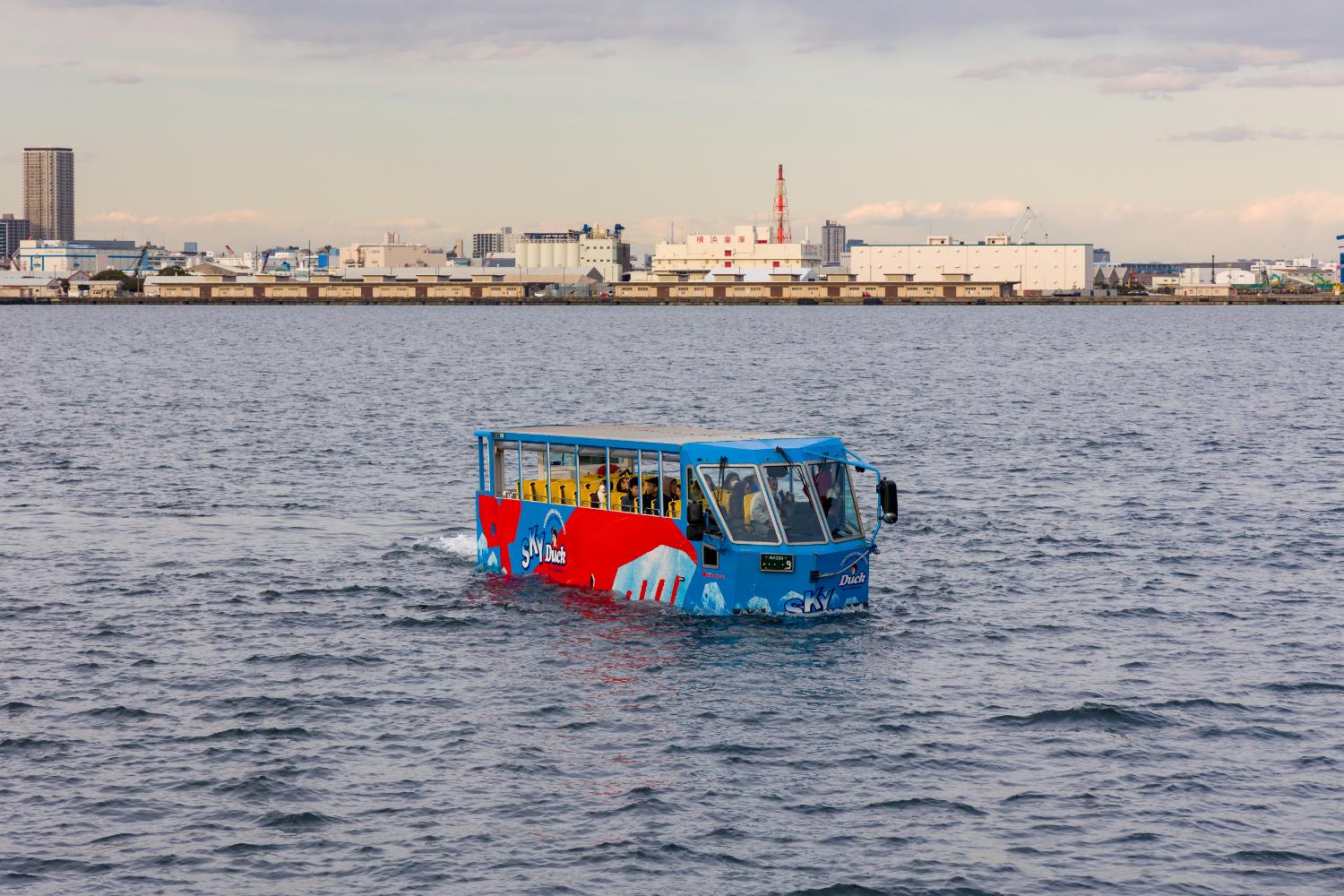 記事画像 「水陸両用バスに乗って水上にダイブ、諏訪名物の諏訪湖ダックツアーを楽しもう！」