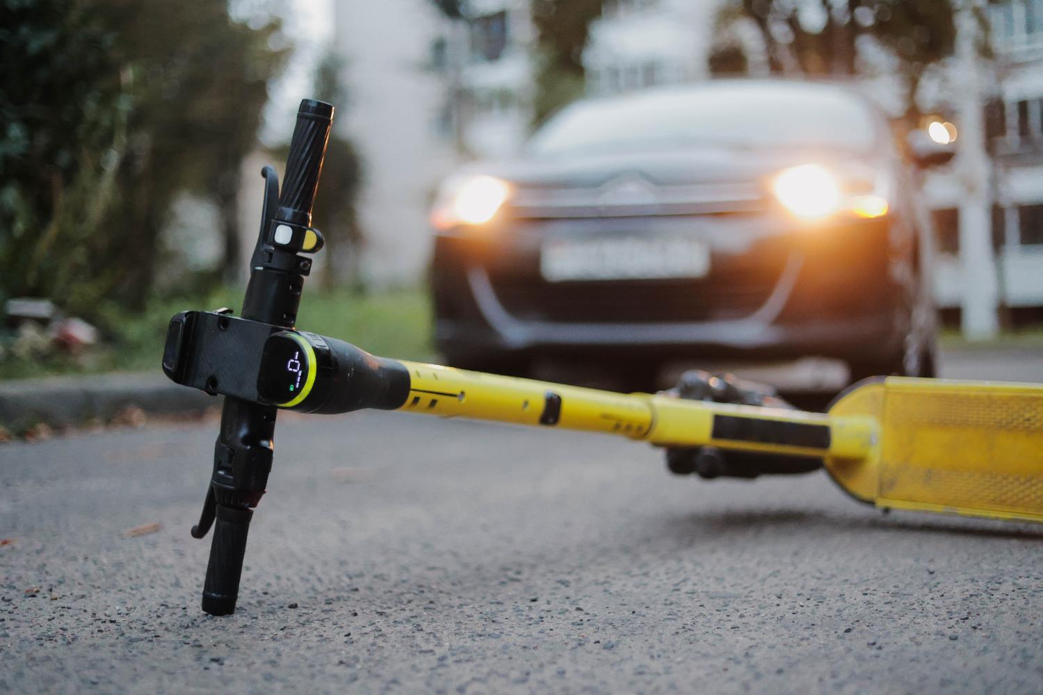 記事画像 「電動キックボード利用者必見、LUUP導入の交通違反点数制度に関する安全対策の強化とはどんな制度？」