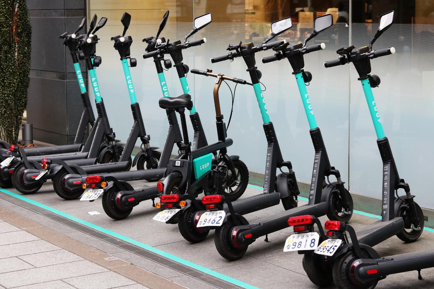 記事画像 「電動キックボード利用者必見、LUUP導入の交通違反点数制度に関する安全対策の強化とはどんな制度？」